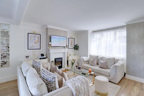 2 bedroom end of terrace house for sale, West Road, South Ockendon RM15
