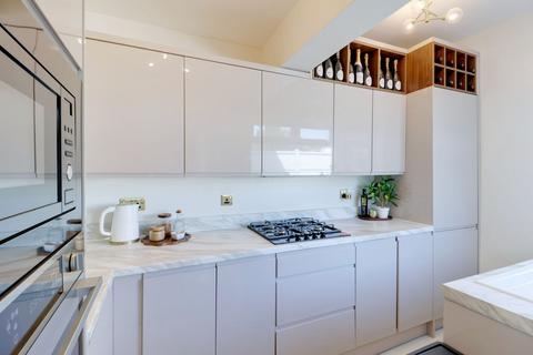 2 bedroom end of terrace house for sale, West Road, South Ockendon RM15