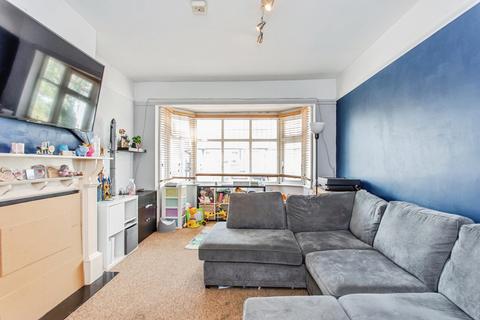 2 bedroom flat for sale, Grange Gardens, SOUTHEND-ON-SEA, Essex, SS1