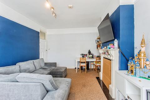 2 bedroom flat for sale, Grange Gardens, SOUTHEND-ON-SEA, Essex, SS1