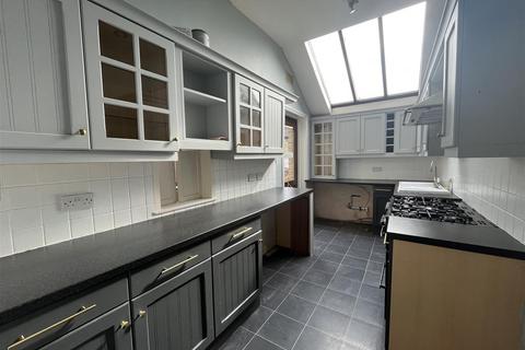 3 bedroom end of terrace house for sale, Booth Street, Cleckheaton BD19