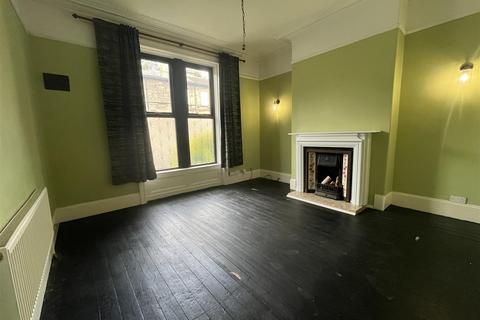 3 bedroom end of terrace house for sale, Booth Street, Cleckheaton BD19