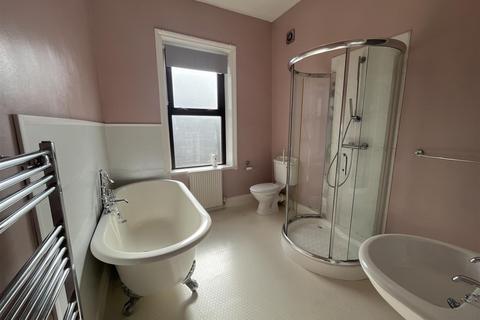 3 bedroom end of terrace house for sale, Booth Street, Cleckheaton BD19