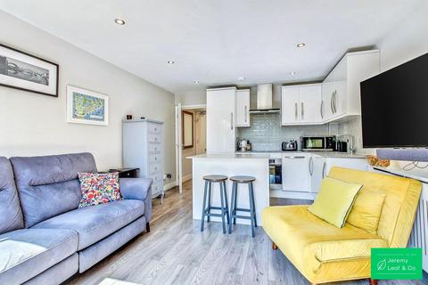 2 bedroom flat for sale, Granville Road, London