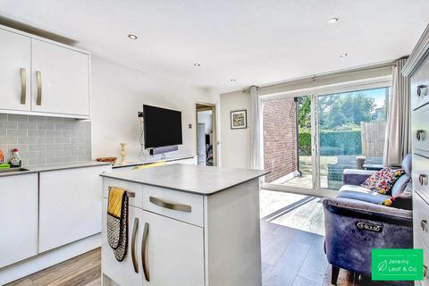 2 bedroom flat for sale, Granville Road, London