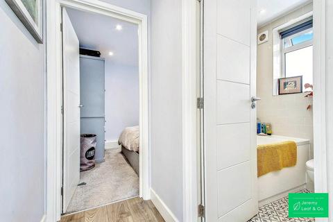 2 bedroom flat for sale, Granville Road, London