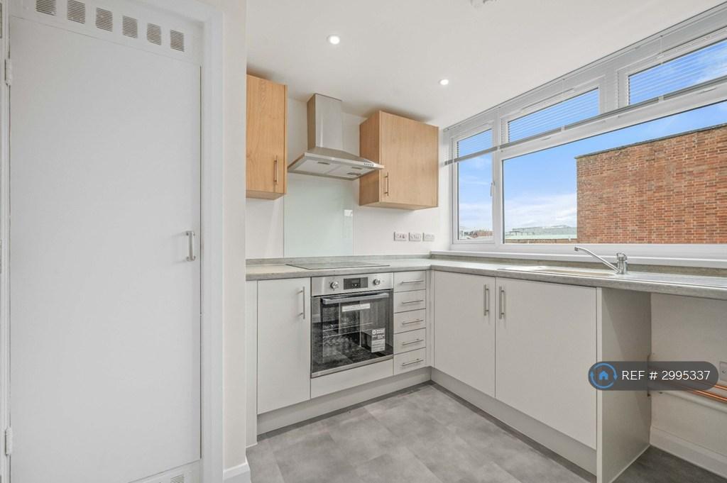 Apartment in Solihull, West Midlands - View 2