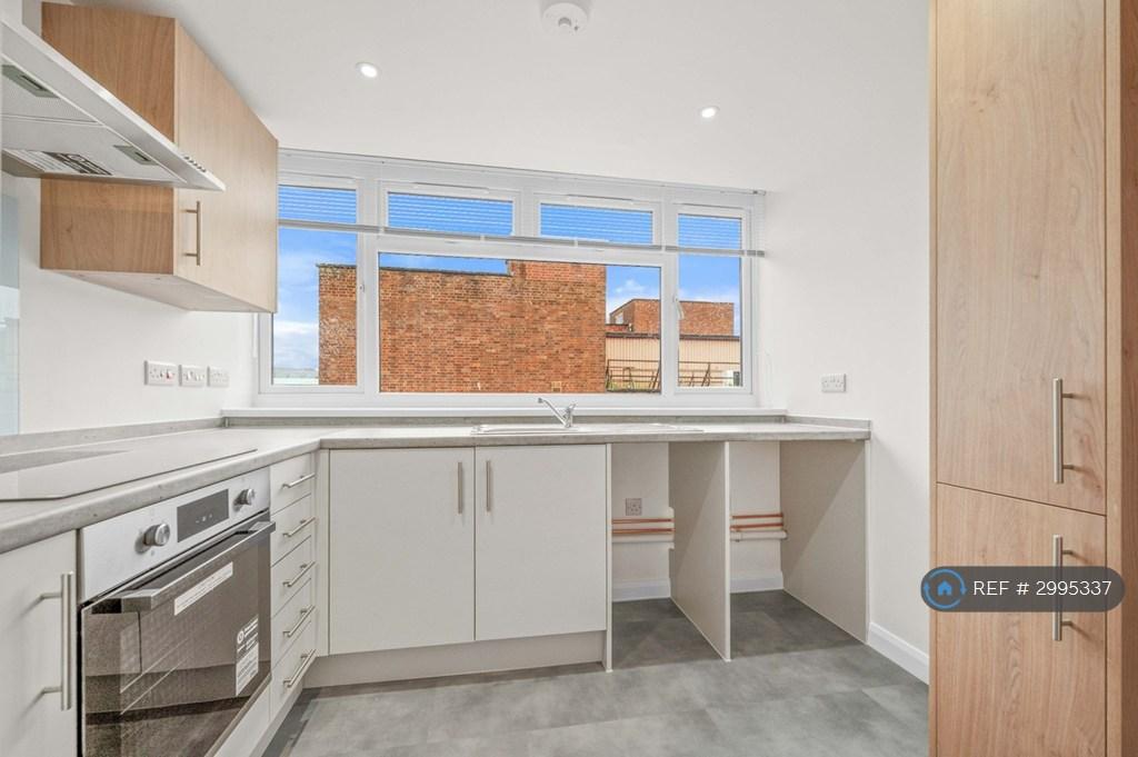 Apartment in Solihull, West Midlands - View 3