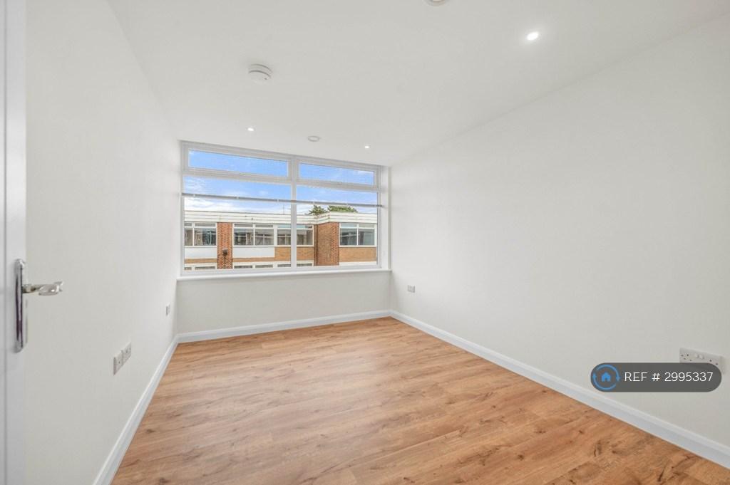 Apartment in Solihull, West Midlands - More
