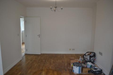 4 bedroom semi-detached house to rent, Warlingham Road, Thornton Heath, CR7 7DF
