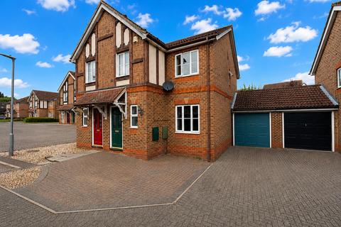 3 bedroom semi-detached house for sale, Serpentine Close, Stevenage SG1