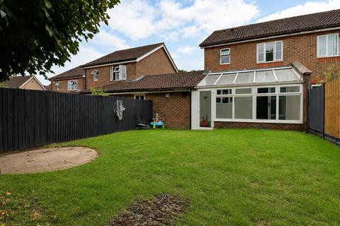3 bedroom semi-detached house for sale, Serpentine Close, Stevenage SG1