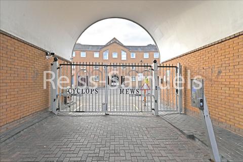 5 bedroom terraced house to rent, Cyclops Mews, Canary Wharf, London E14