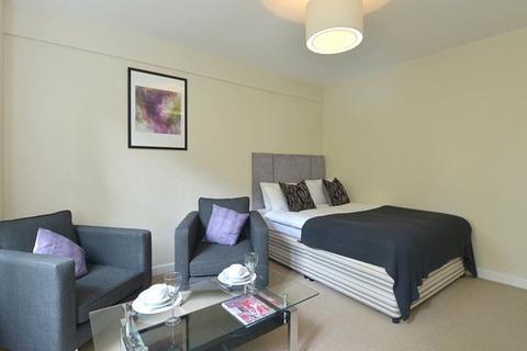 Studio to rent, Hill Street, Mayfair, London, W1J