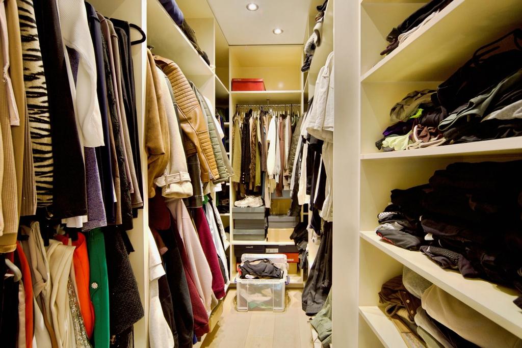 Walk-in wardrobe