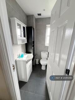 3 bedroom semi-detached house to rent, Uxbridge, Uxbridge, UB8