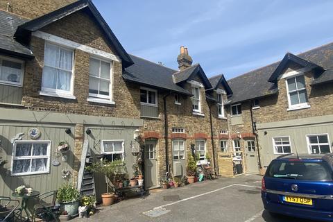 2 bedroom house to rent, Adrian Mews, Westgate-on-Sea, CT8