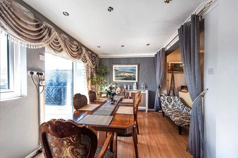 5 bedroom semi-detached house for sale, King Harolds Way, Bexleyheath, DA7