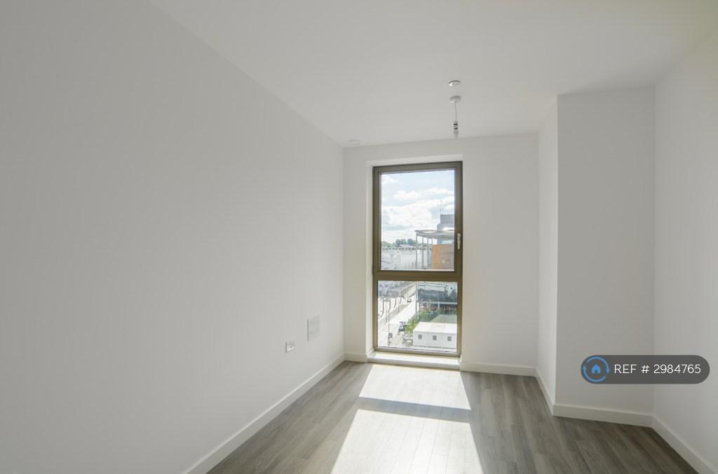 Apartment in Wembley - View 4