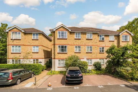 2 bedroom flat to rent, Braddock Close, Isleworth TW7