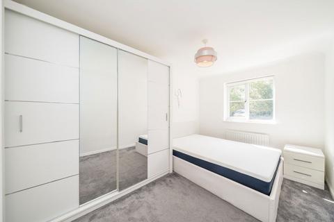 2 bedroom flat to rent, Braddock Close, Isleworth TW7