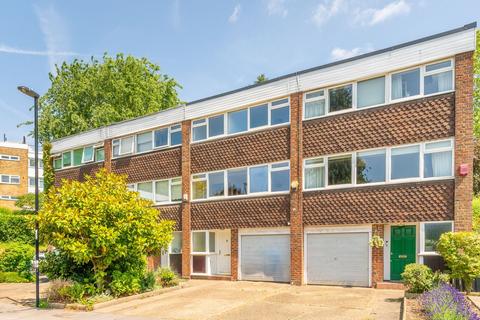 4 bedroom house to rent, Chichele Gardens, East Croydon, Croydon, CR0