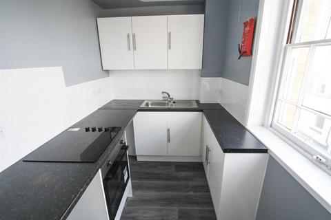 Studio to rent, High Street. Lowestoft. NR32 1HP