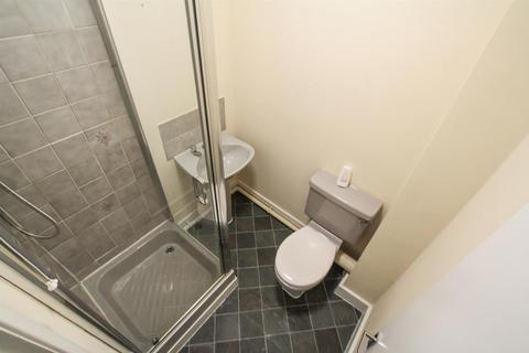 Studio to rent, High Street. Lowestoft. NR32 1HP