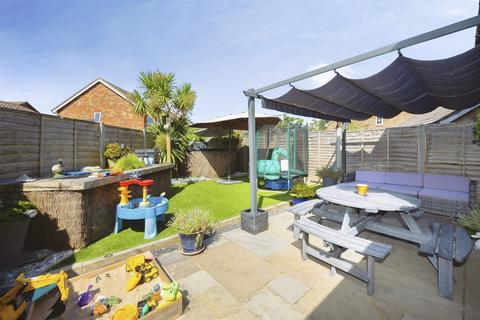 3 bedroom semi-detached house for sale, Smithy Drive, Kingsnorth, Ashford