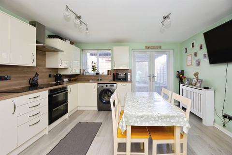 3 bedroom semi-detached house for sale, Smithy Drive, Kingsnorth, Ashford