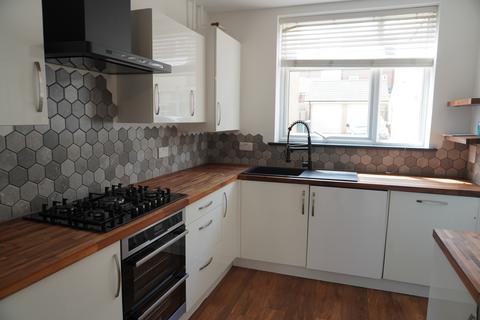 4 bedroom semi-detached house to rent, Sylvania Gardens, Brooklands MK10