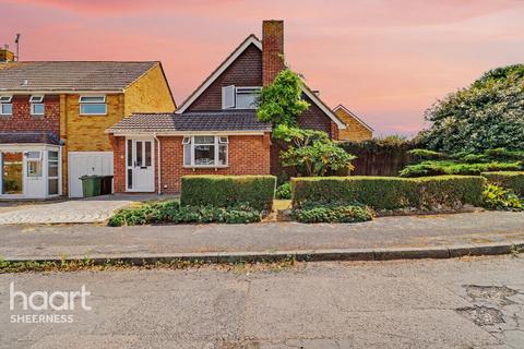 4 bedroom detached bungalow for sale, Howard Close, Sheerness
