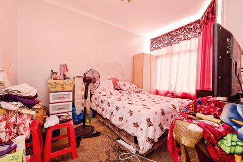 2 bedroom terraced house for sale, Augurs Lane, Plaistow, London, E13