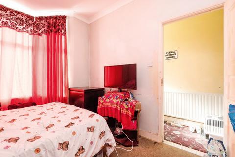 2 bedroom terraced house for sale, Augurs Lane, Plaistow, London, E13