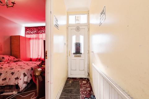 2 bedroom terraced house for sale, Augurs Lane, Plaistow, London, E13