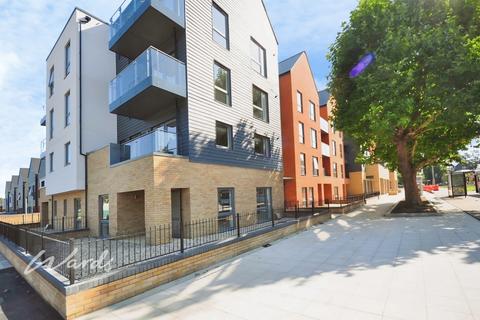 2 bedroom apartment to rent, Wallis Avenue Park Wood ME15
