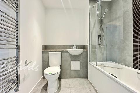 2 bedroom apartment to rent, Wallis Avenue Park Wood ME15