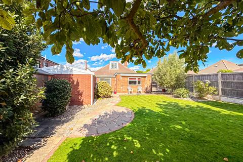 3 bedroom chalet for sale, Fernlea Road, Burnham-On-Crouch