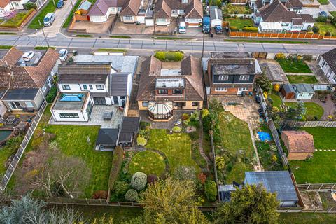 4 bedroom detached bungalow for sale, Rayleigh Avenue, Leigh-on-sea SS9