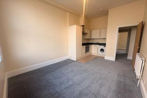 2 bedroom flat to rent, Embankment Road, PLYMOUTH