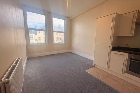 2 bedroom flat to rent, Embankment Road, PLYMOUTH