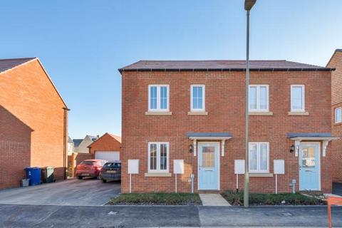 2 bedroom semi-detached house to rent, Wisbech Road, Bicester, OX26