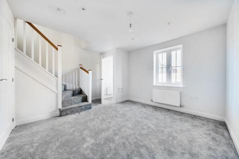 2 bedroom semi-detached house to rent, Wisbech Road, Bicester, OX26
