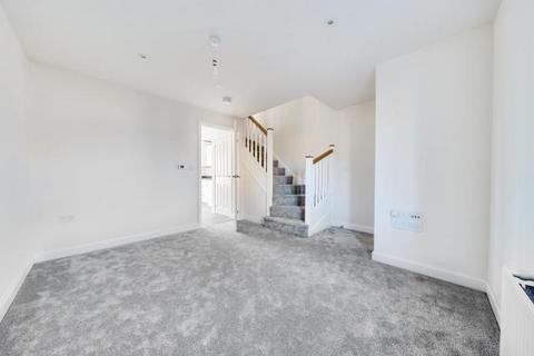 2 bedroom semi-detached house to rent, Wisbech Road, Bicester, OX26