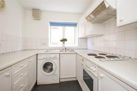 2 bedroom apartment to rent, Varsity Drive, Twickenham