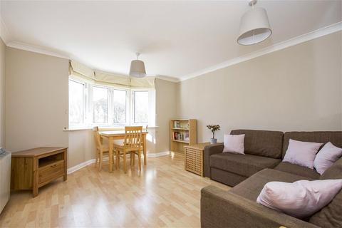 2 bedroom apartment to rent, Varsity Drive, Twickenham