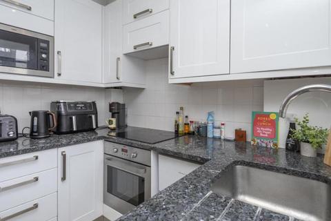 1 bedroom apartment to rent, Moscow Road, London W2