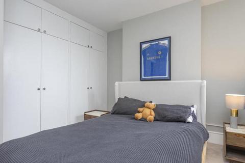 1 bedroom apartment to rent, Moscow Road, London W2