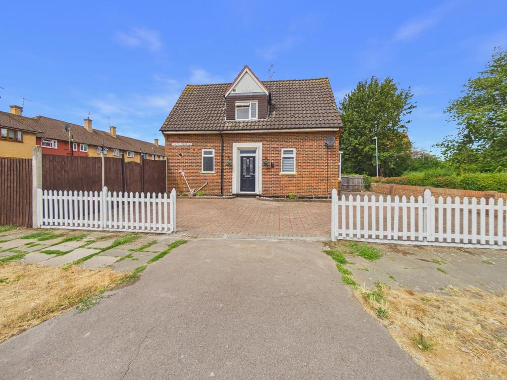 Detached house exterior, driveway