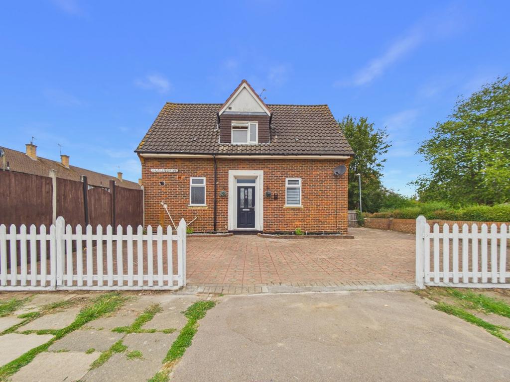 Detached house exterior, driveway